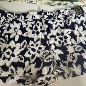 NWT NY & Company Sz 12 - 4” short